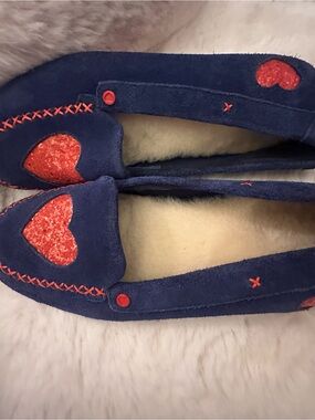 UGG Slippers Blue Suede Heart Detail Women’s Size 7 (EU 38)